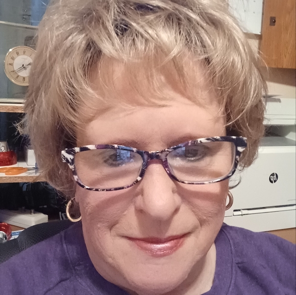 Meet your Posher, Leta - Picture 2 of 2